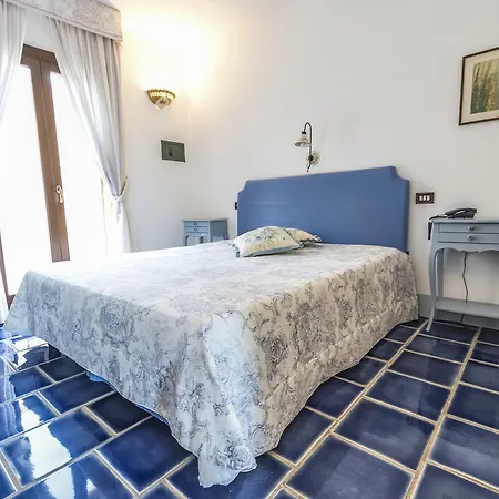 Hotel Masseria Ruri Pulcra 4*
